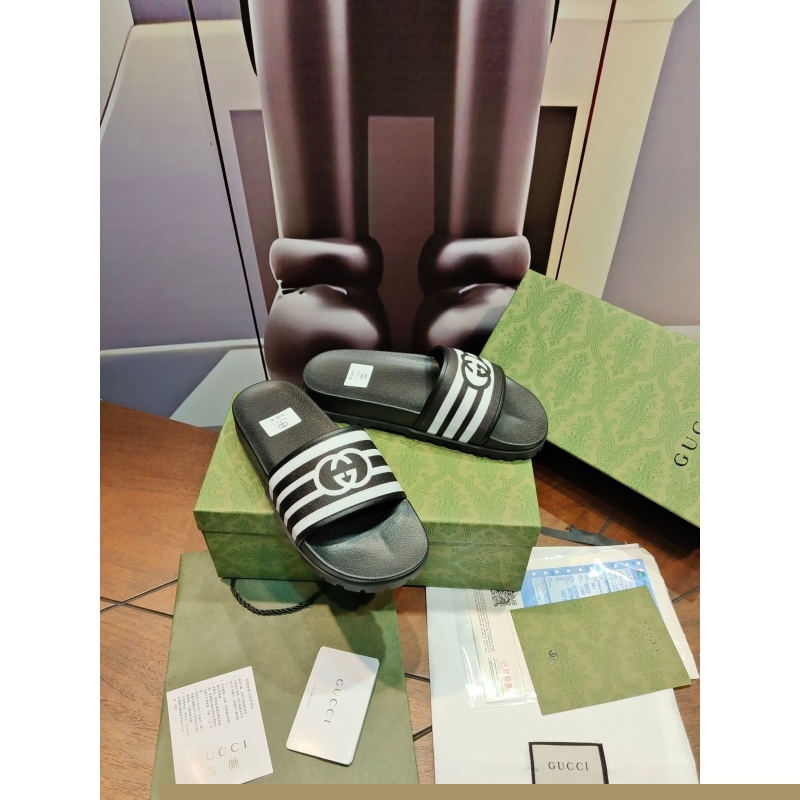 G*u*i slippers